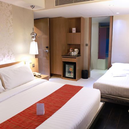 Citrus Sukhumvit 13 Nana Bangkok by Compass Hospitality Hotel Bagian luar foto
