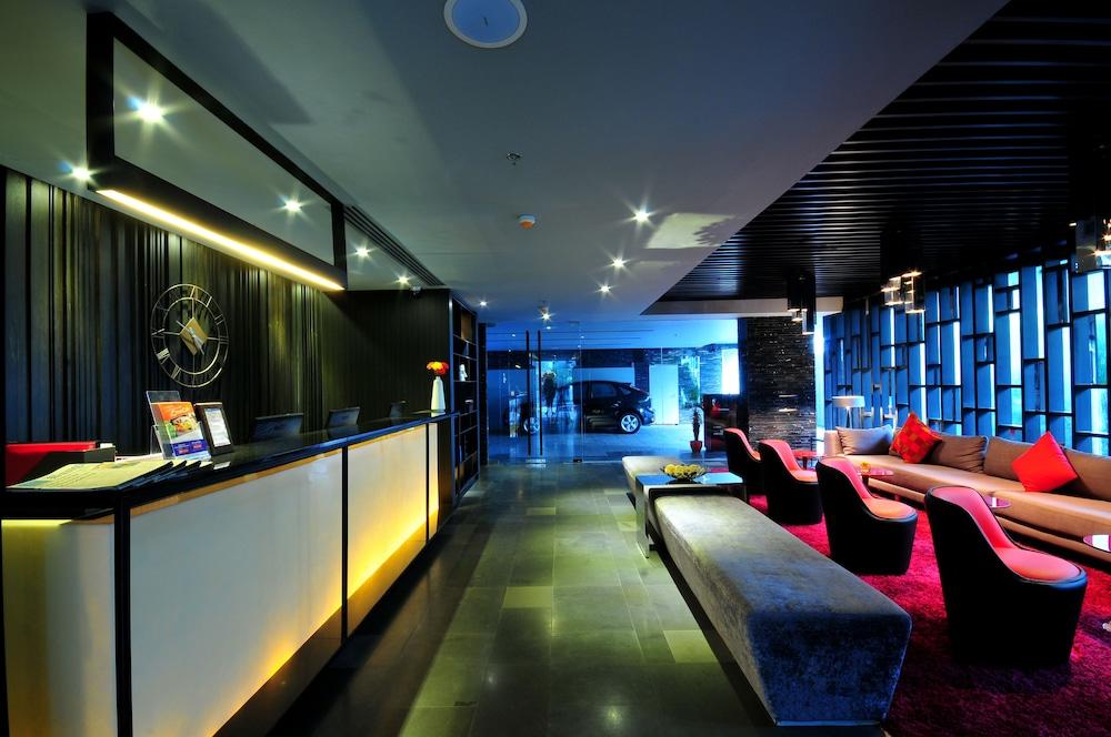 Citrus Sukhumvit 13 Nana Bangkok by Compass Hospitality Hotel Bagian luar foto