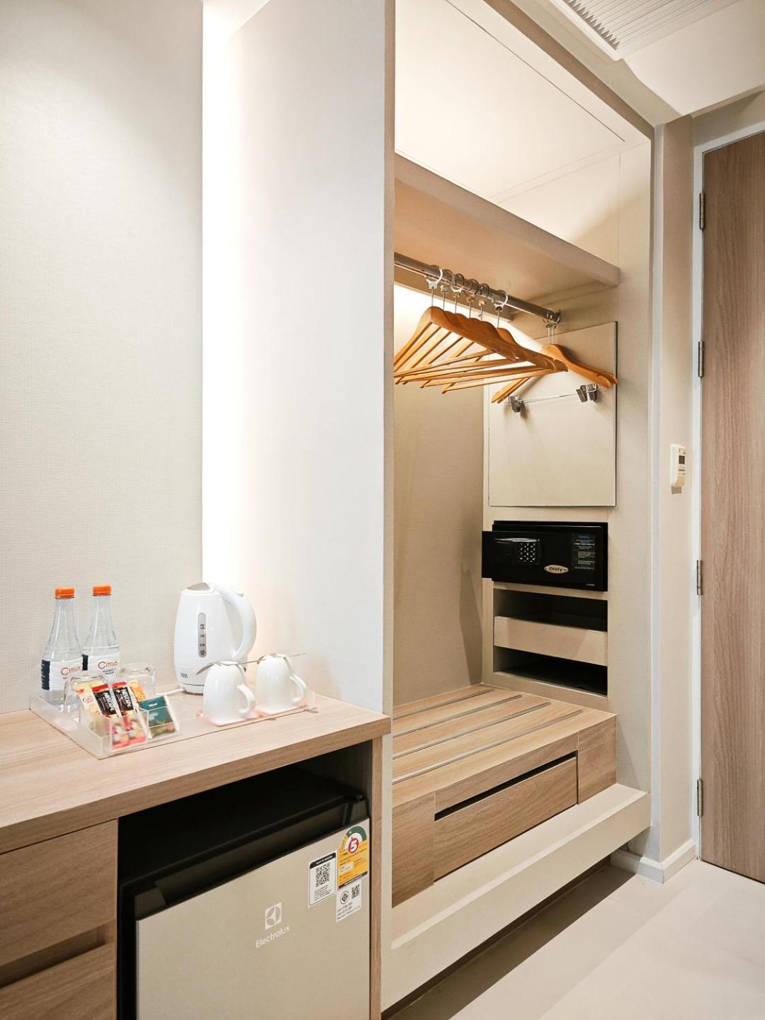 Citrus Sukhumvit 13 Nana Bangkok by Compass Hospitality Hotel Bagian luar foto