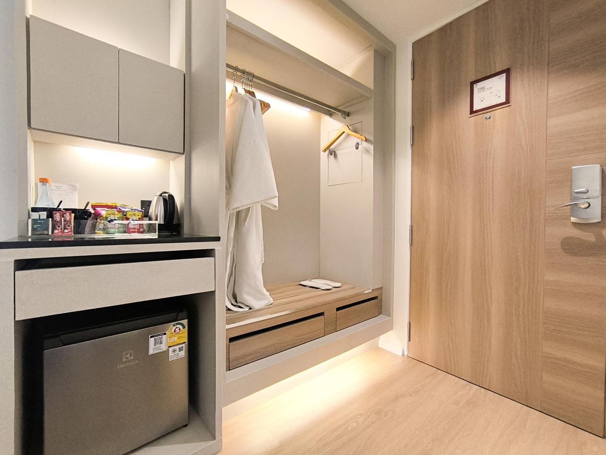 Citrus Sukhumvit 13 Nana Bangkok by Compass Hospitality Hotel Bagian luar foto