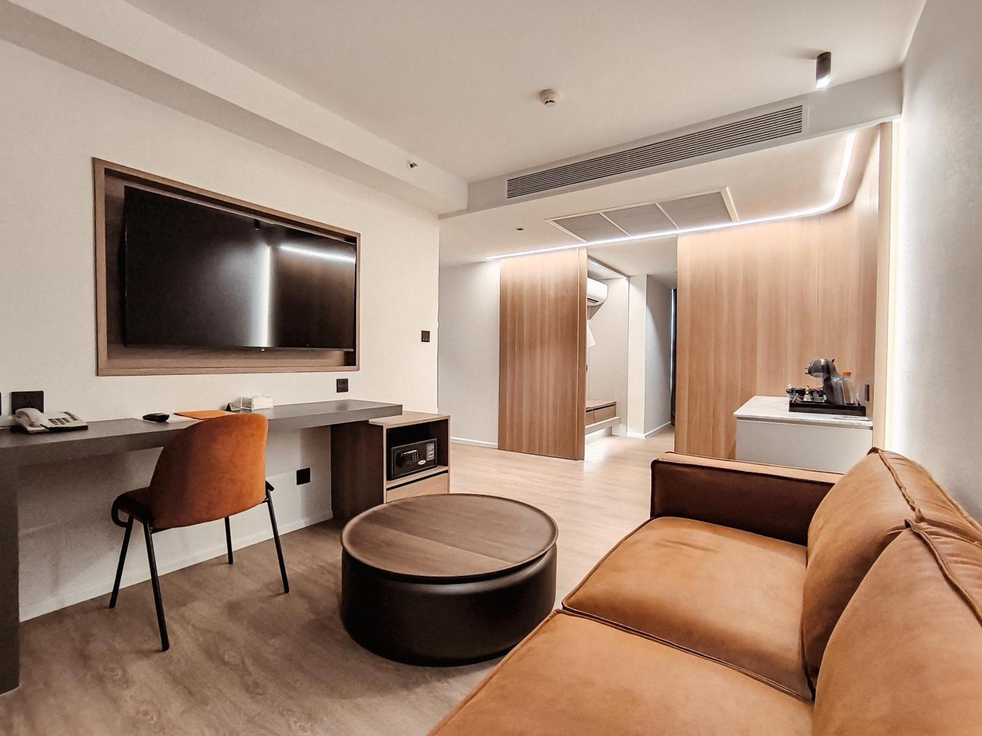 Citrus Sukhumvit 13 Nana Bangkok by Compass Hospitality Hotel Bagian luar foto