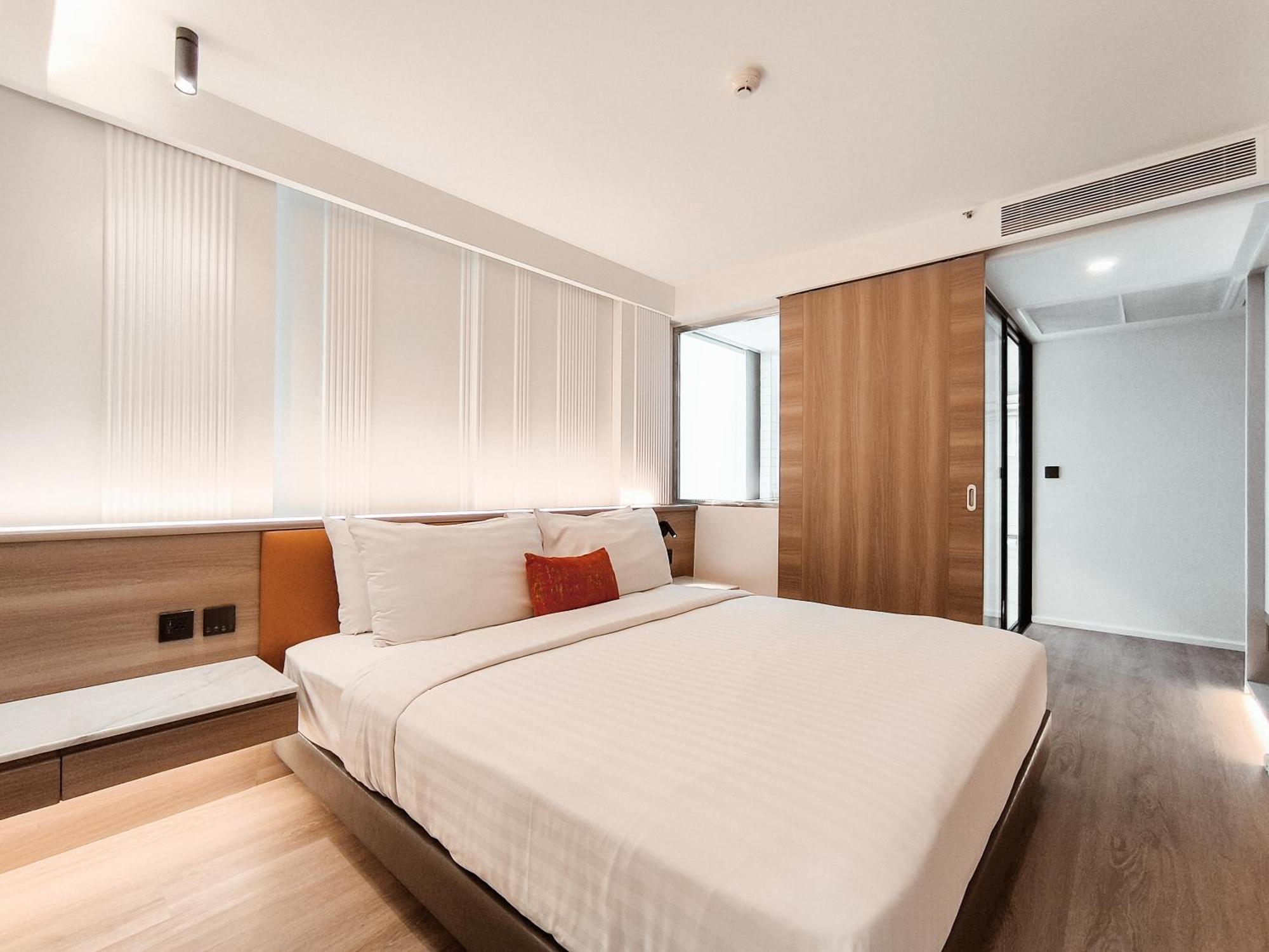 Citrus Sukhumvit 13 Nana Bangkok by Compass Hospitality Hotel Bagian luar foto