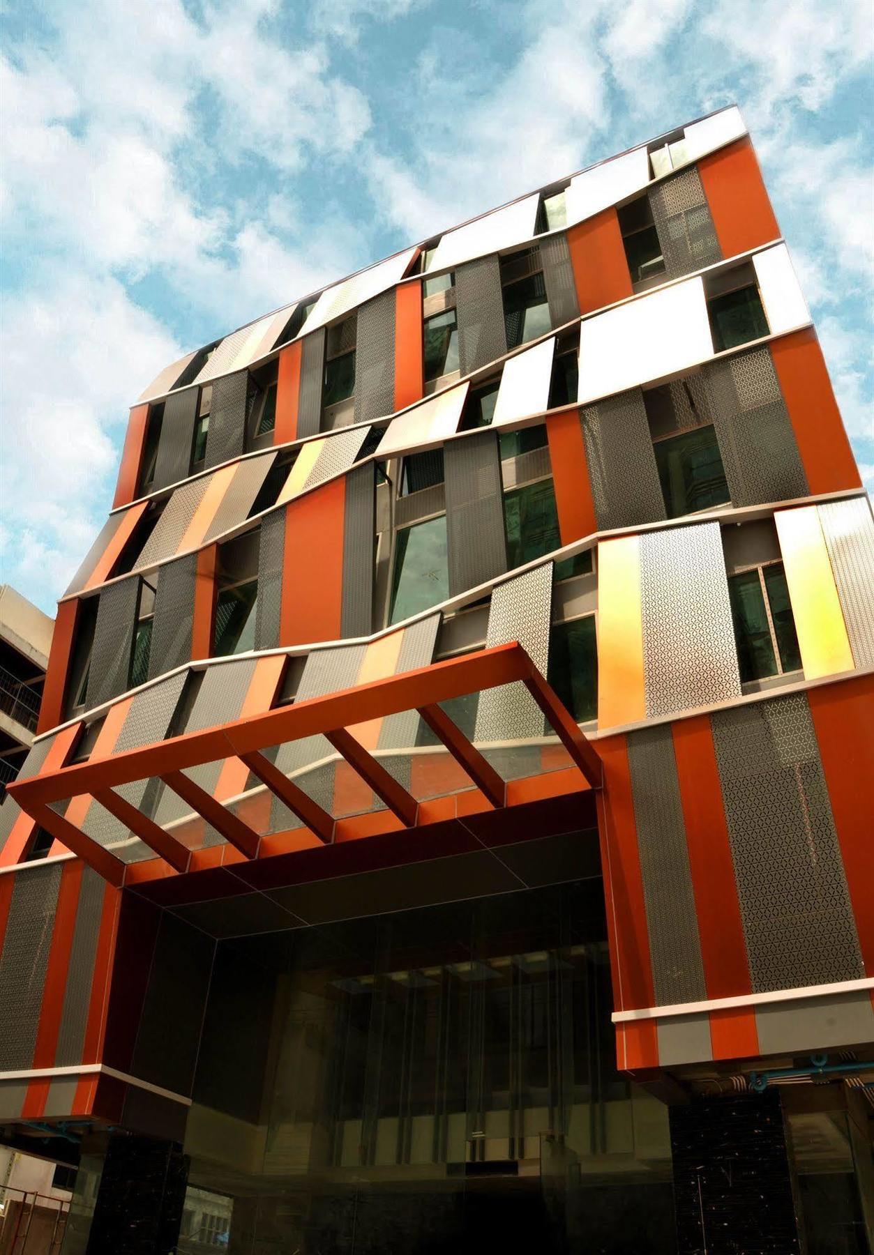 Citrus Sukhumvit 13 Nana Bangkok by Compass Hospitality Hotel Bagian luar foto